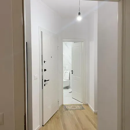Sunny Cosy Flat In Tirana Apartamento